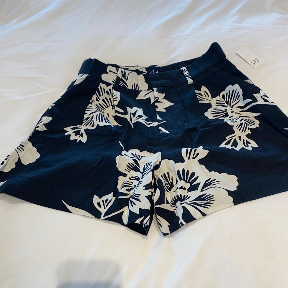 GAP Black and White Floral Women Shorts